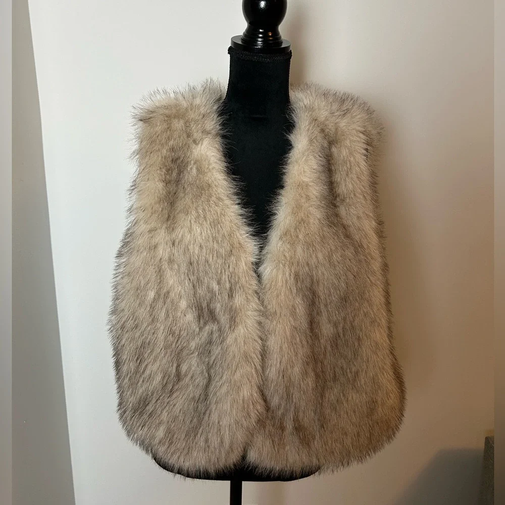 H&M Cream Faux Fur Vest - Picture 1 of 6